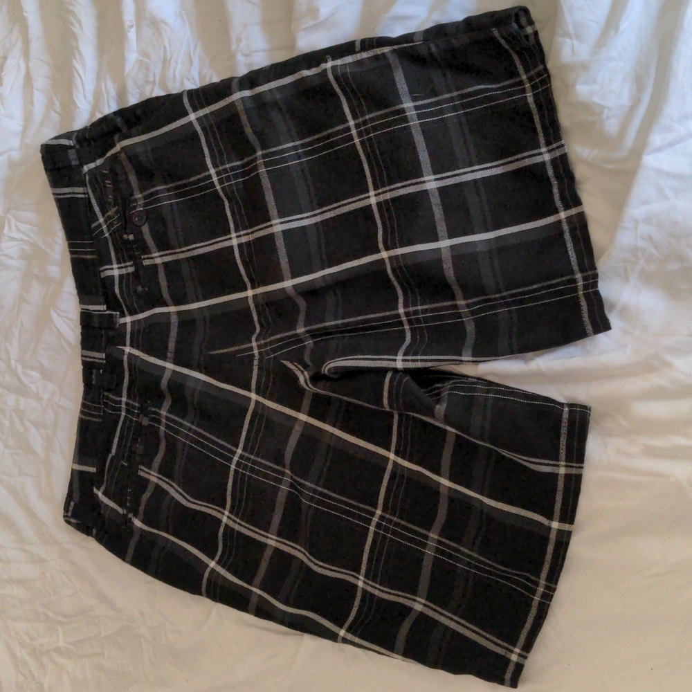 Plaid O'Neil Shorts - Picture 3 of 7